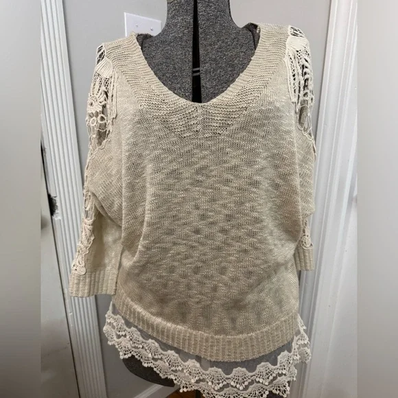 Daytrip Cream V-Neck Sweater with Crotchet Lace Accents size Medium - Picture 1 of 5